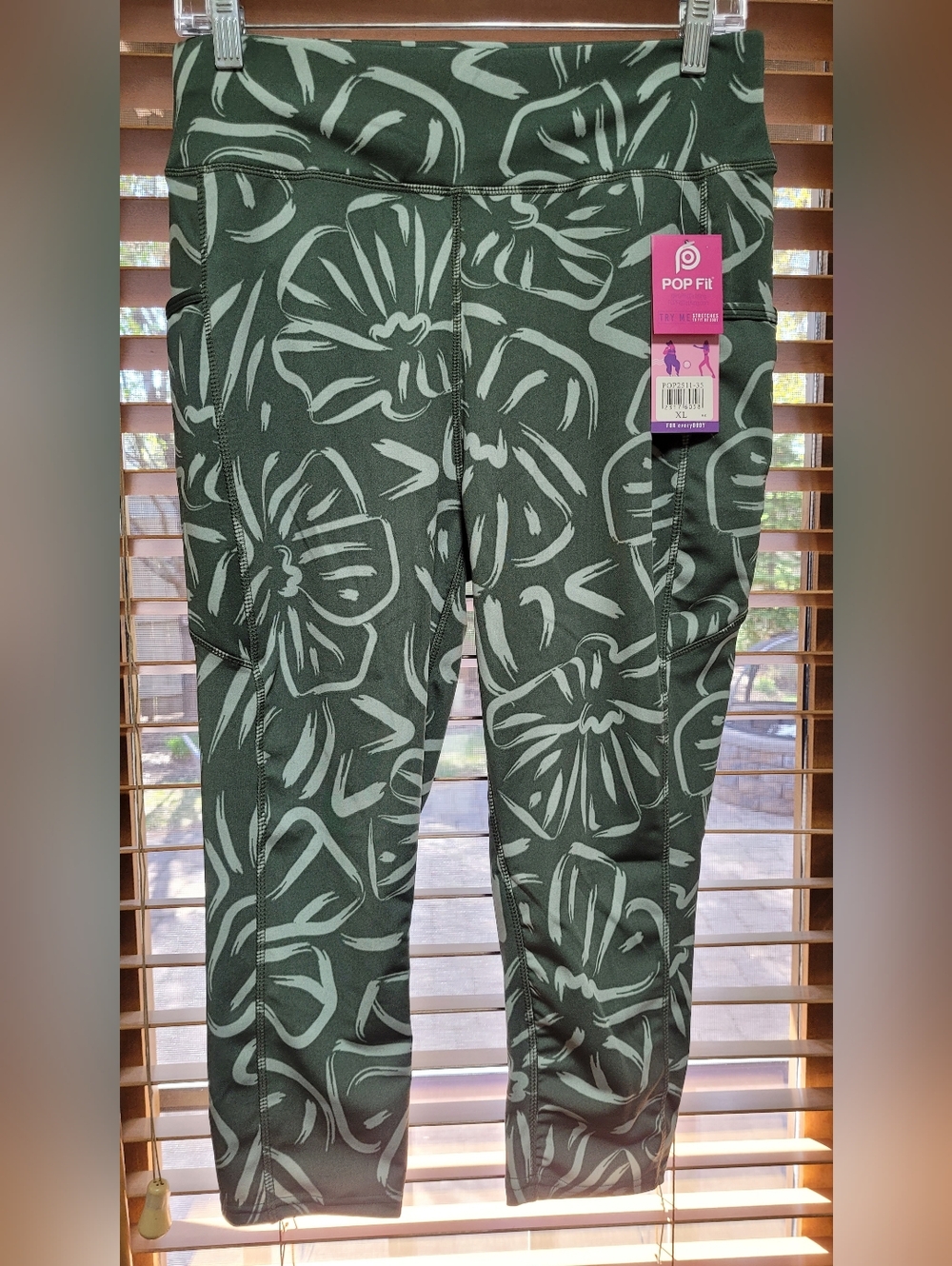 NWT | POP Fit Pixie Crop Leggings Green Flowers